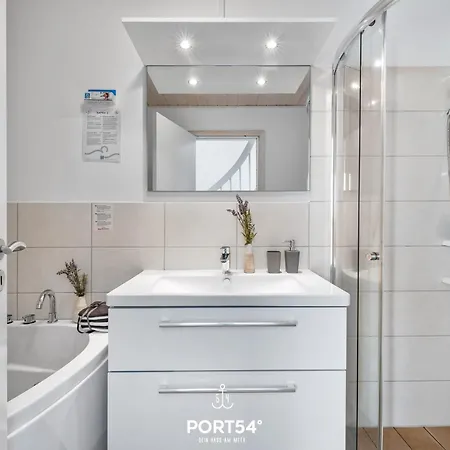 Backbord Marina Nyaraló *